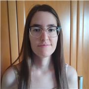 Graduada en realización audiovisual, enseño técnicas narrativas cinematográficas